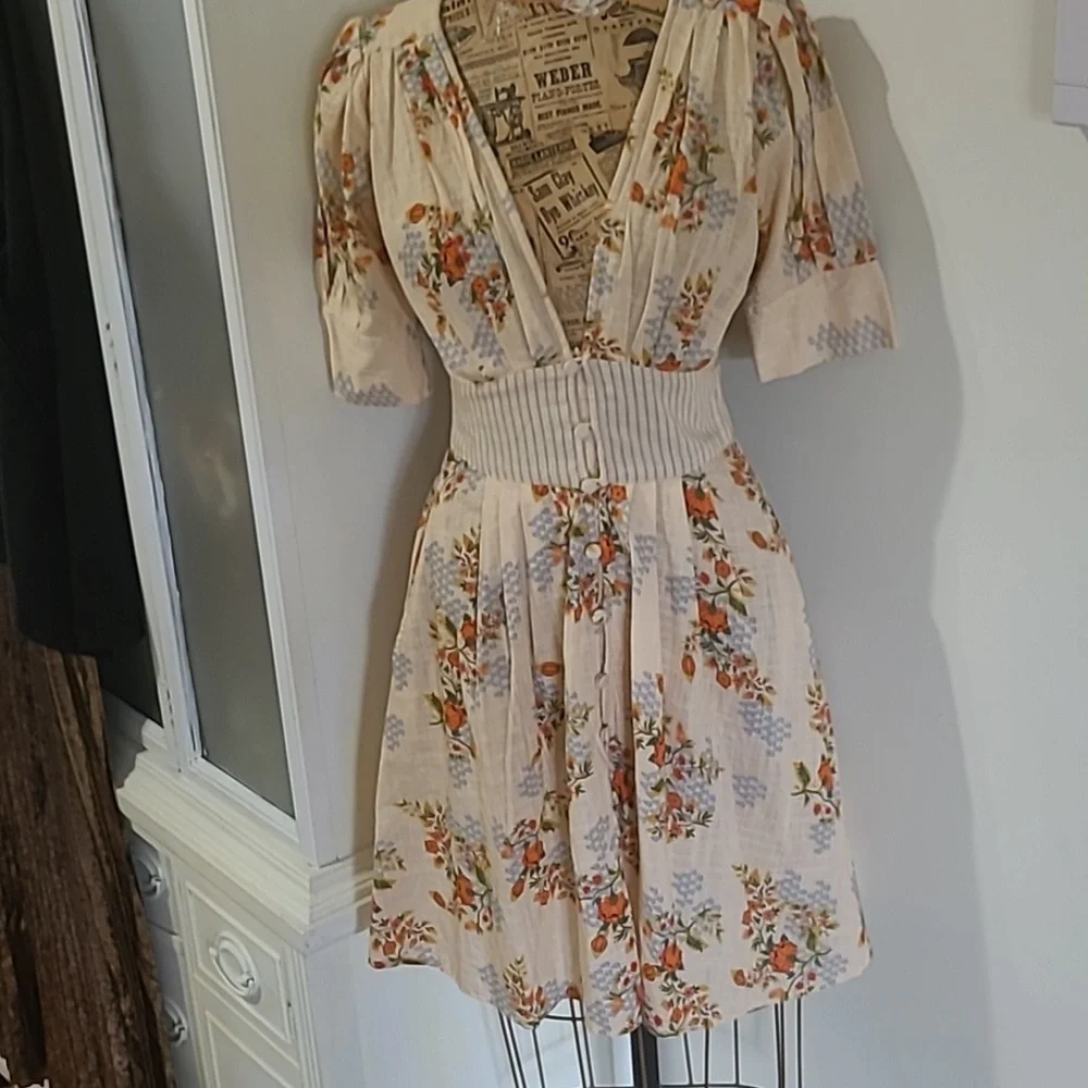 Agua Bendita Menta Sunbaze by Antropologie Floral Beige Mini Dress Pleated - Picture 9 of 10